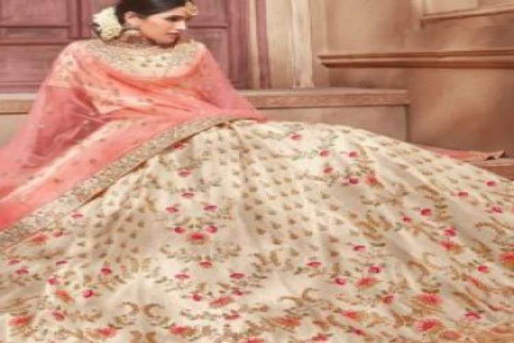 Buy Ethnic Wear Online For Women 236118